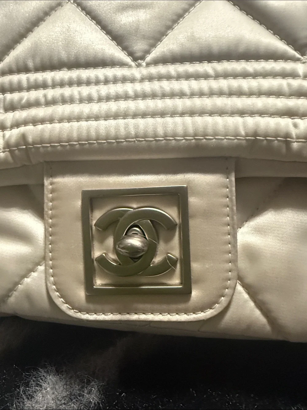 Quilted Cream backpack with part Chain Strap
